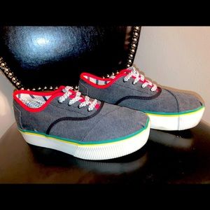 Toms Platform shoes. Size 7.5. Great Condition. Only worn once.